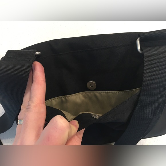 Baggallini black shoulder purse - EUC - Picture 2 of 12